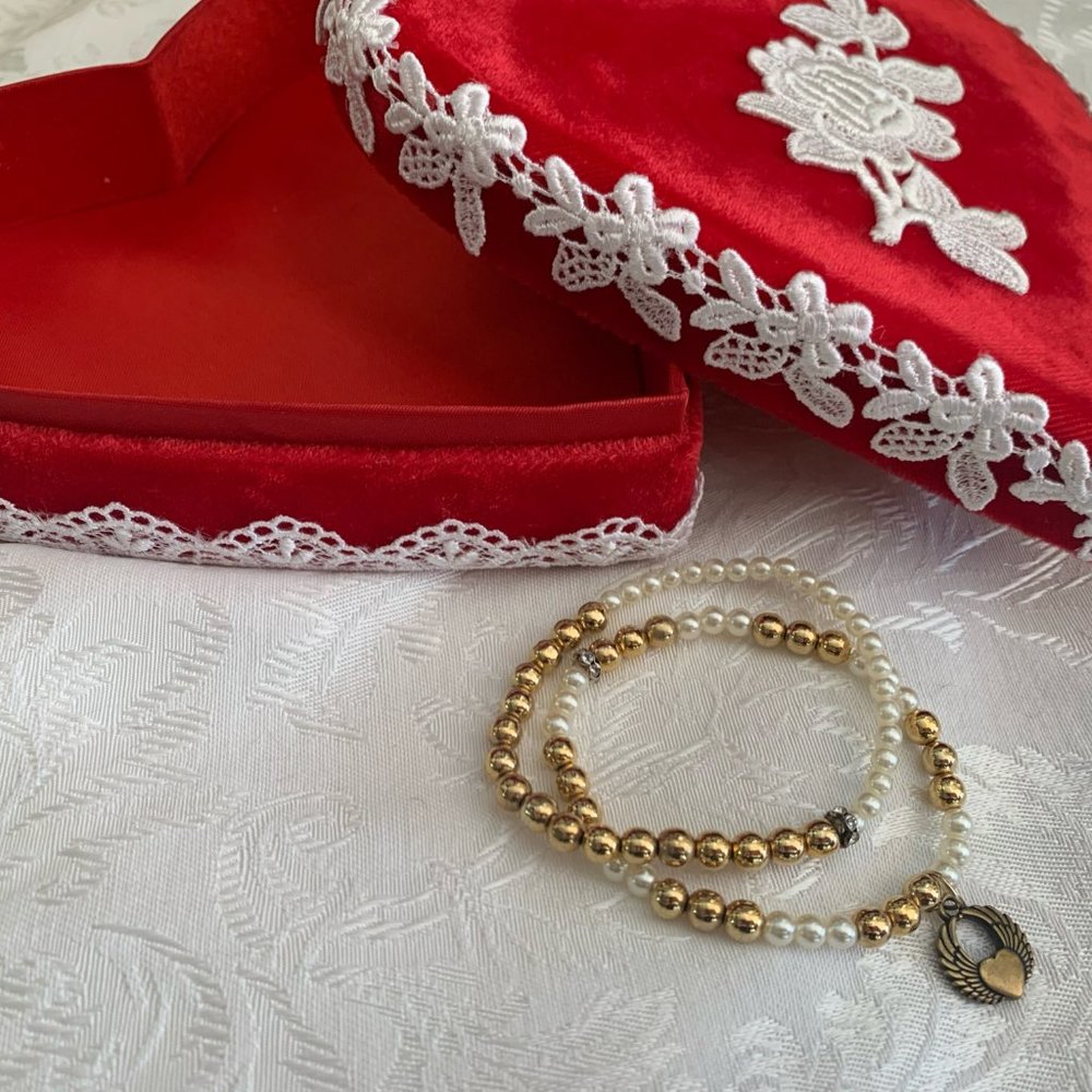 Pearl Gold Bracelets & Red Velvet Heart Container